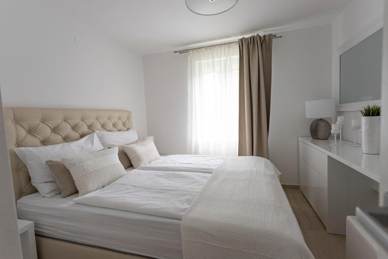 Luxury Mantinela Apartment Malinska Extérieur photo
